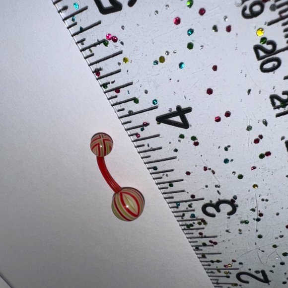 14 gauge Red and Green Flag Design Belly Ring - Picture 8 of 13